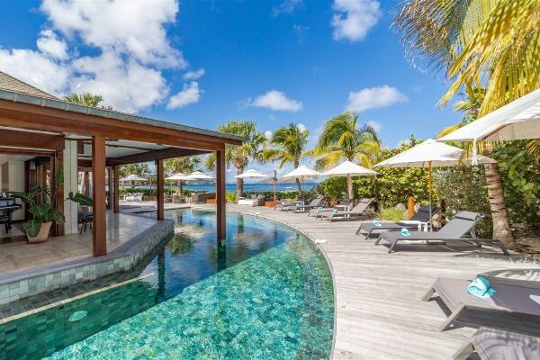 Villa La Plage Saint-Barth: direct access to Lorient beach, private pool and Jacuzzi, breathtaking views of the Caribbean Sea.