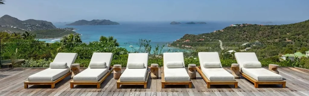 Vue spectaculaire depuis la Villa Wine Note, villa à louer à Saint-Barth avec piscine privée et panorama sur la mer des Caraïbes.