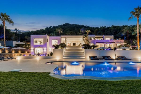 Villa Can Nemo in Ibiza with a pool and unobstructed views of the Mediterranean Sea, featuring modern minimalist architecture.