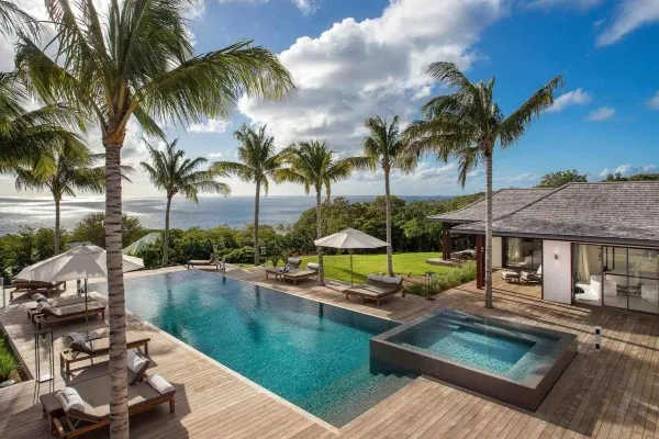 Private pool and panoramic sea view in one of the finest luxury villas in Saint-Barth.
