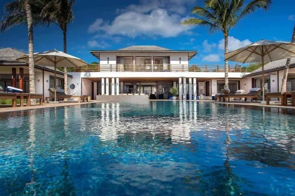 Latest discoveries from the agency with the most beautiful luxury villas recently integrated.