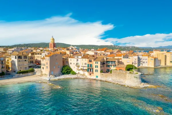 View of the emblematic village of Saint-Tropez, home to some of the finest luxury villas on the Côte d'Azur and in Provence.