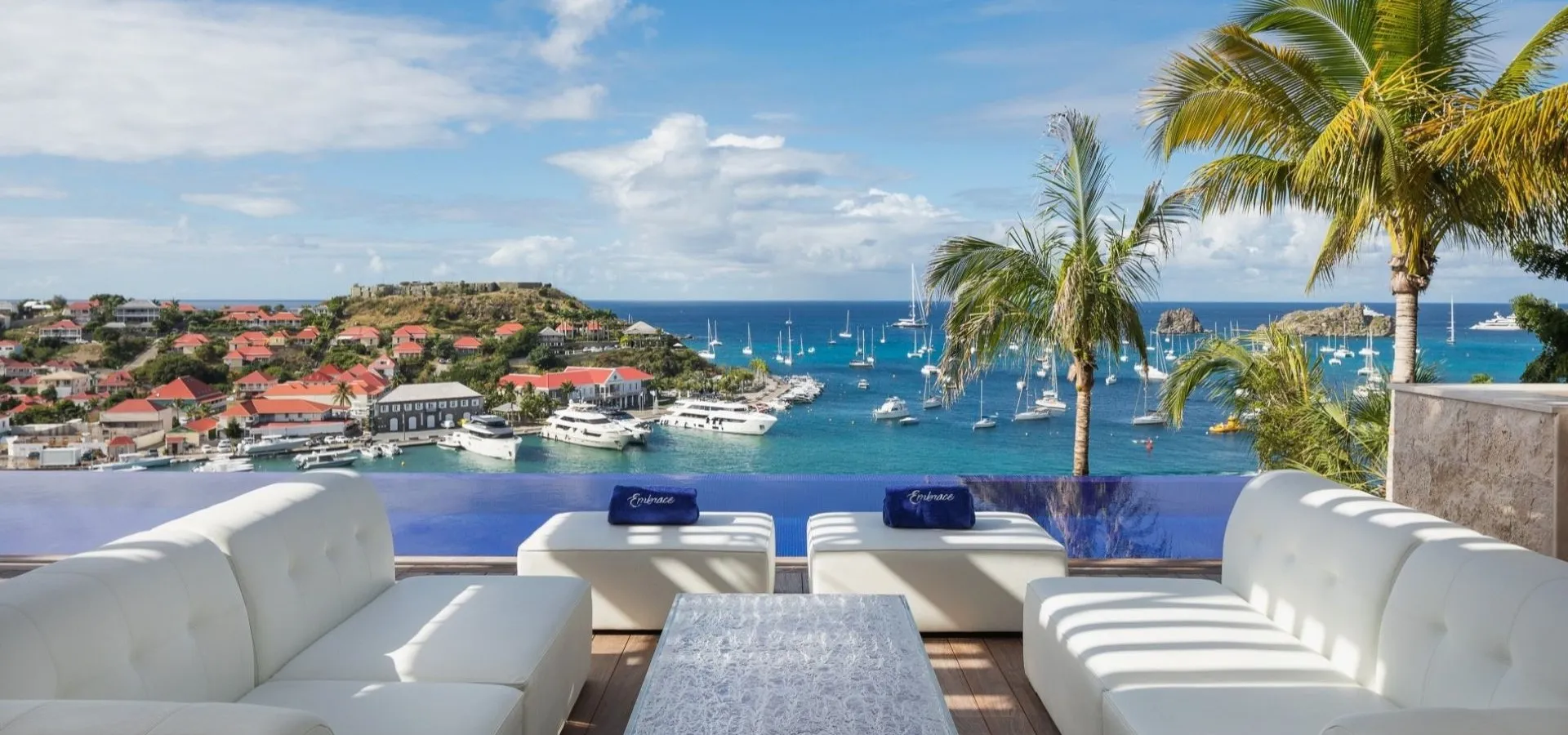 Villa de luxe avec piscine privée et vue sur la mer des Caraïbes à Saint-Barthélemy — agence villas de luxe Saint-Barthélemy.