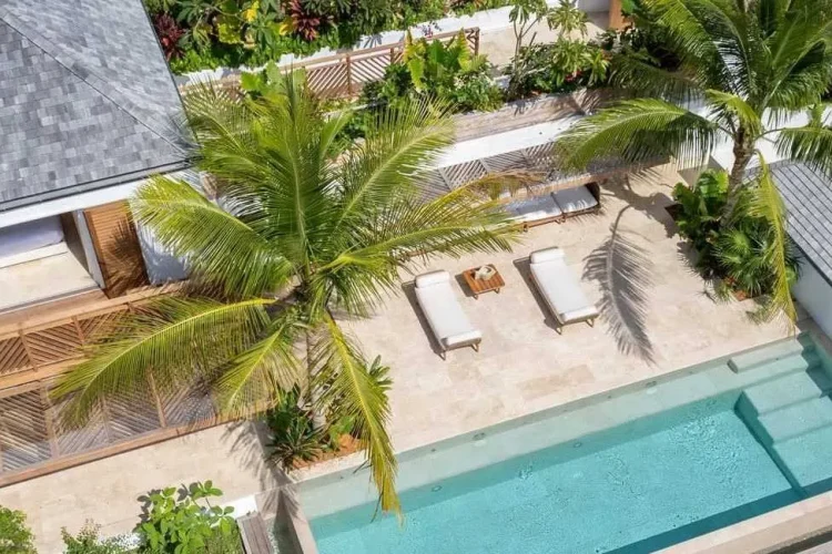 Selection of the most beautiful luxury villas with private pool and panoramic views around the world.