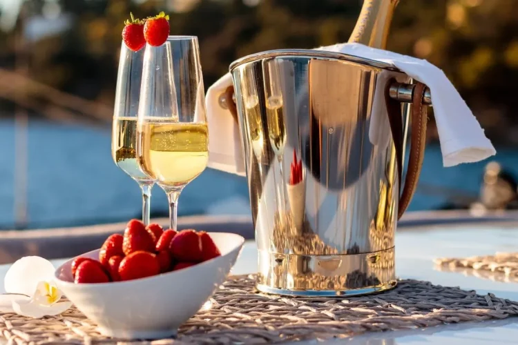 Experience the extraordinary thanks to a luxury concierge service conceived as an art of living. Your private concierge orchestrates every detail: VIP welcome, exclusive reservations, personalized experiences and unforgettable moments in the finest destinations.