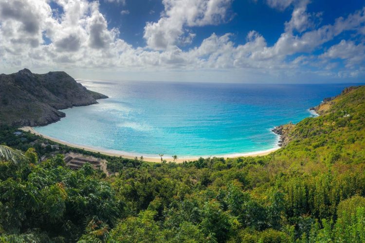 gouverneur beach in st barts