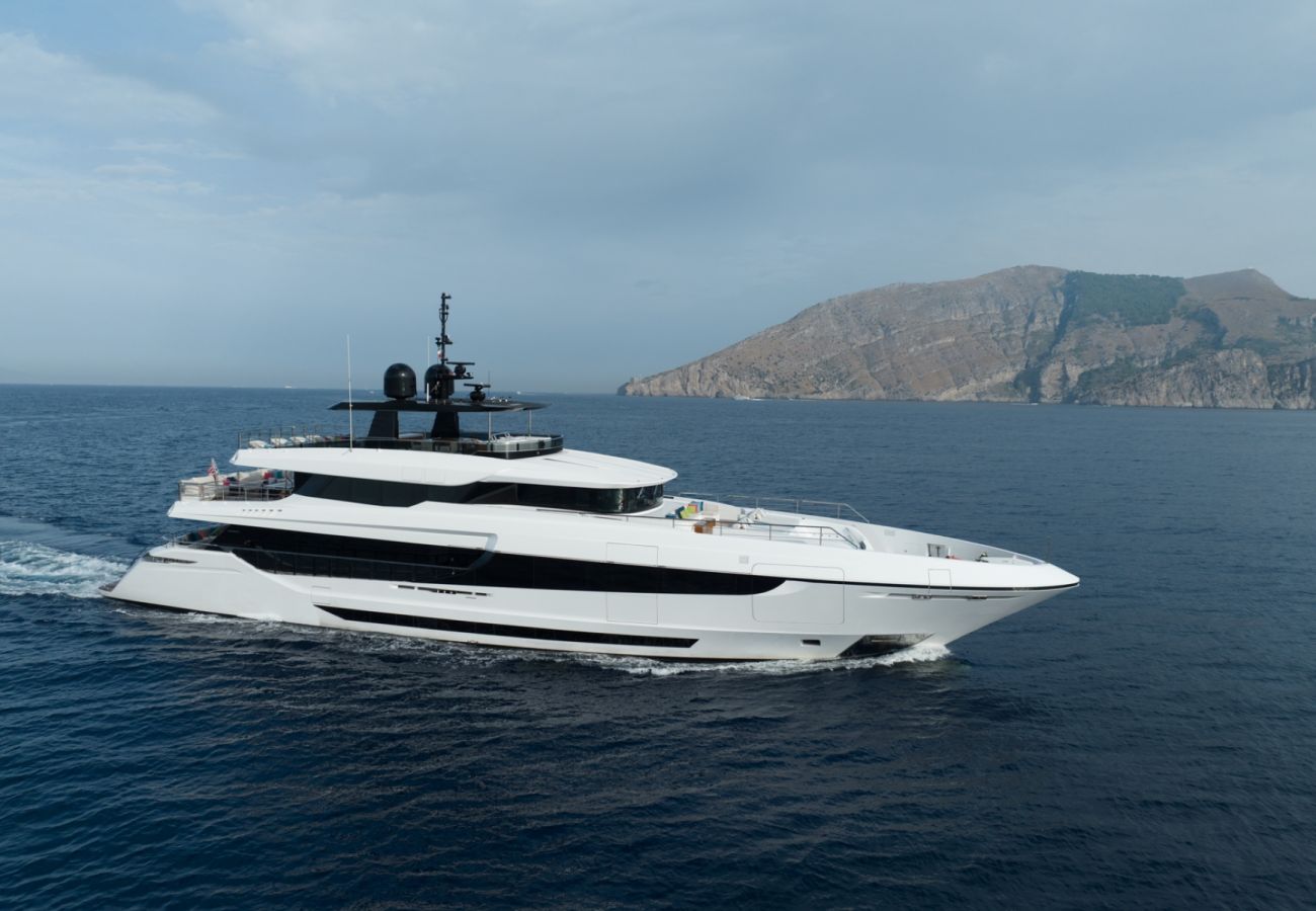 Barco en San Bartolomé - YACHT HALARA 5-BD