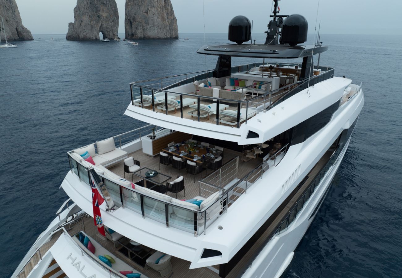 Barco en San Bartolomé - YACHT HALARA 5-BD