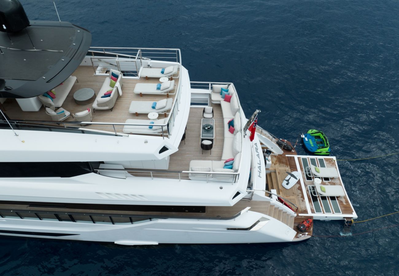 Barco en San Bartolomé - YACHT HALARA 5-BD