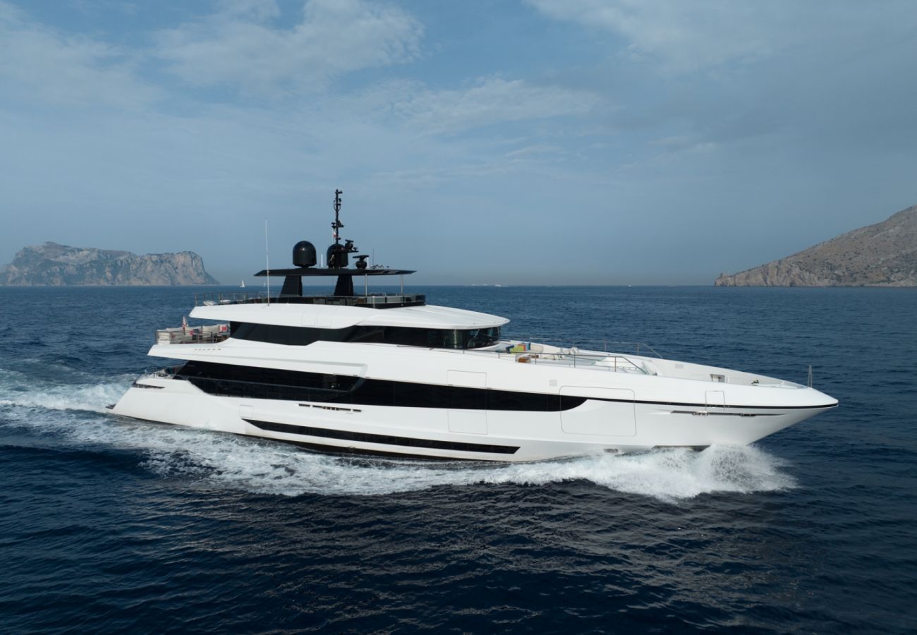 Barco en San Bartolomé - YACHT HALARA 5-BD