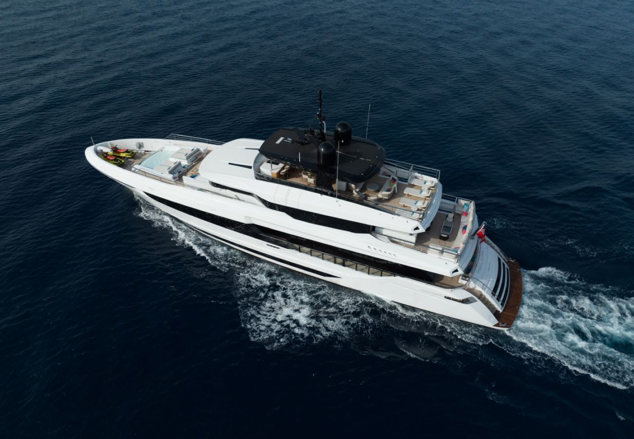Barco en San Bartolomé - YACHT HALARA 5-BD