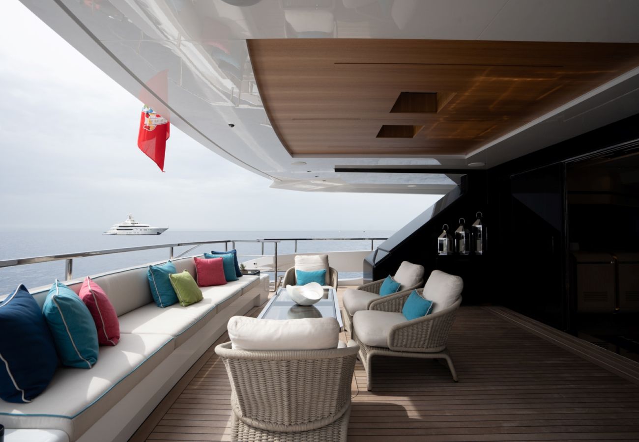 Barco en San Bartolomé - YACHT HALARA 5-BD