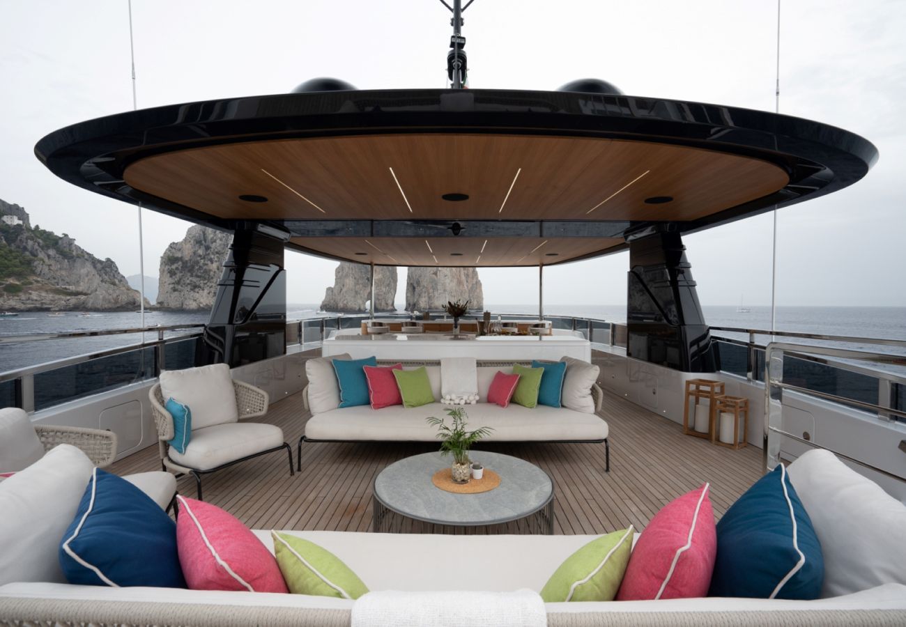 Barco en San Bartolomé - YACHT HALARA 5-BD