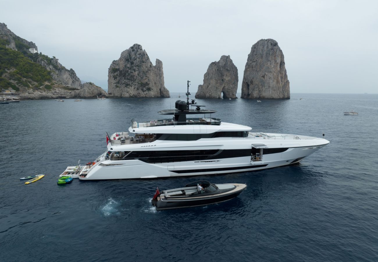 Barco en San Bartolomé - YACHT HALARA 5-BD