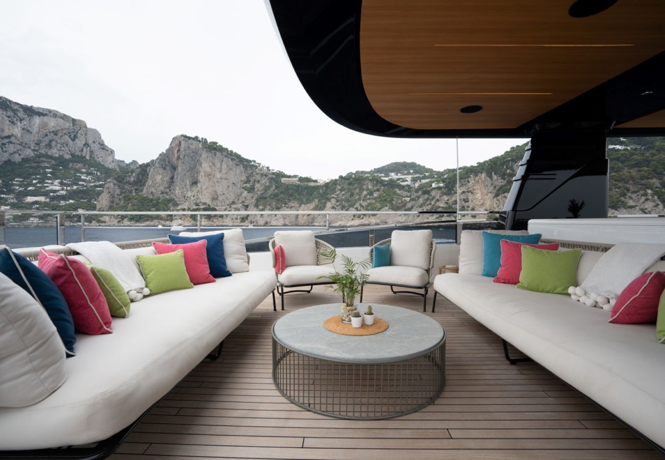 Barco en San Bartolomé - YACHT HALARA 5-BD
