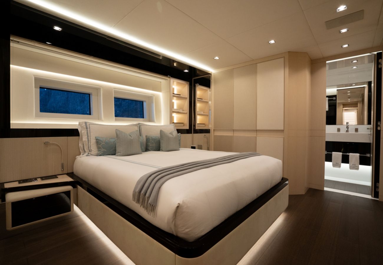 Barco en San Bartolomé - YACHT HALARA 5-BD