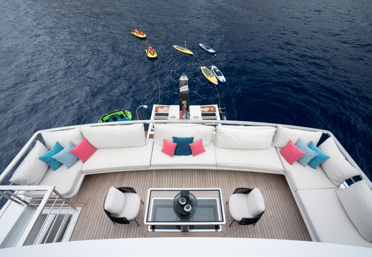 Barco en San Bartolomé - YACHT HALARA 5-BD