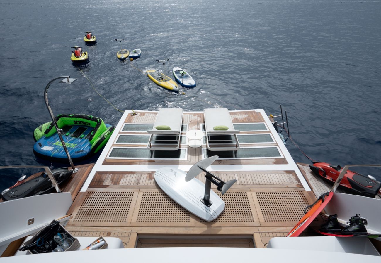 Barco en San Bartolomé - YACHT HALARA 5-BD