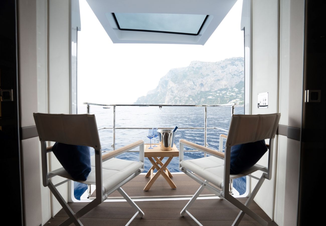 Barco en San Bartolomé - YACHT HALARA 5-BD