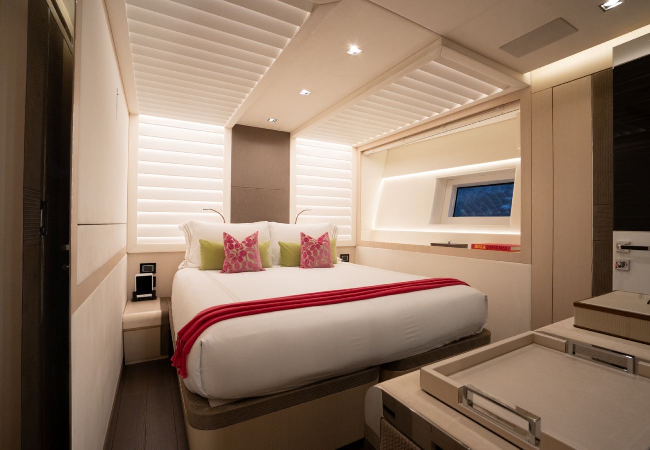 Barco en San Bartolomé - YACHT HALARA 5-BD