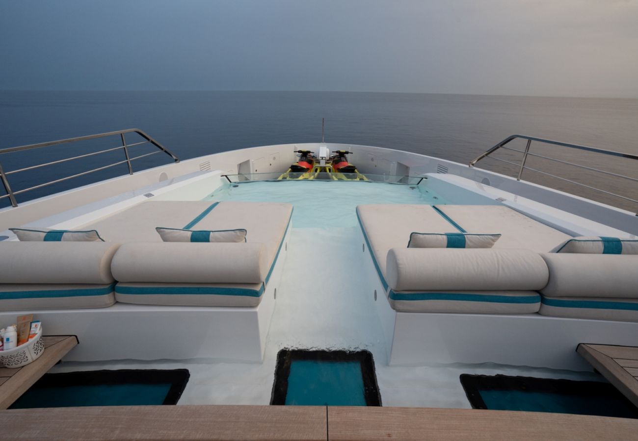Barco en San Bartolomé - YACHT HALARA 5-BD