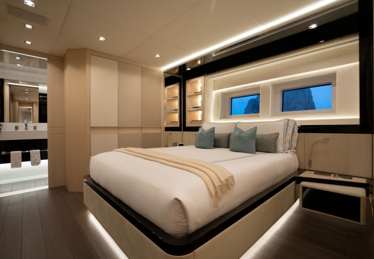 Barco en San Bartolomé - YACHT HALARA 5-BD