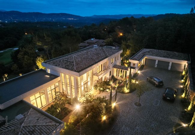 Villa à Tourrettes - VILLA CALATHEA TOURRETTES CÔTE D'AZUR  5-BD