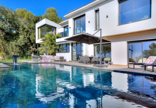 Villa/Dettached house in Mouans-Sartoux - VILLA MEDINILLA  MOUANS-SARTOUX FRENCH RIVIERA 5-BD