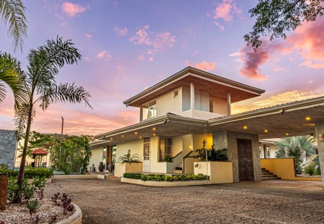 Villa in Tamarindo - Villa Las Colinas Santa Cruz Guanacaste 7-bd Villa in Tamarindo - Villa Las Colinas Santa Cruz Guanacaste 7-bd