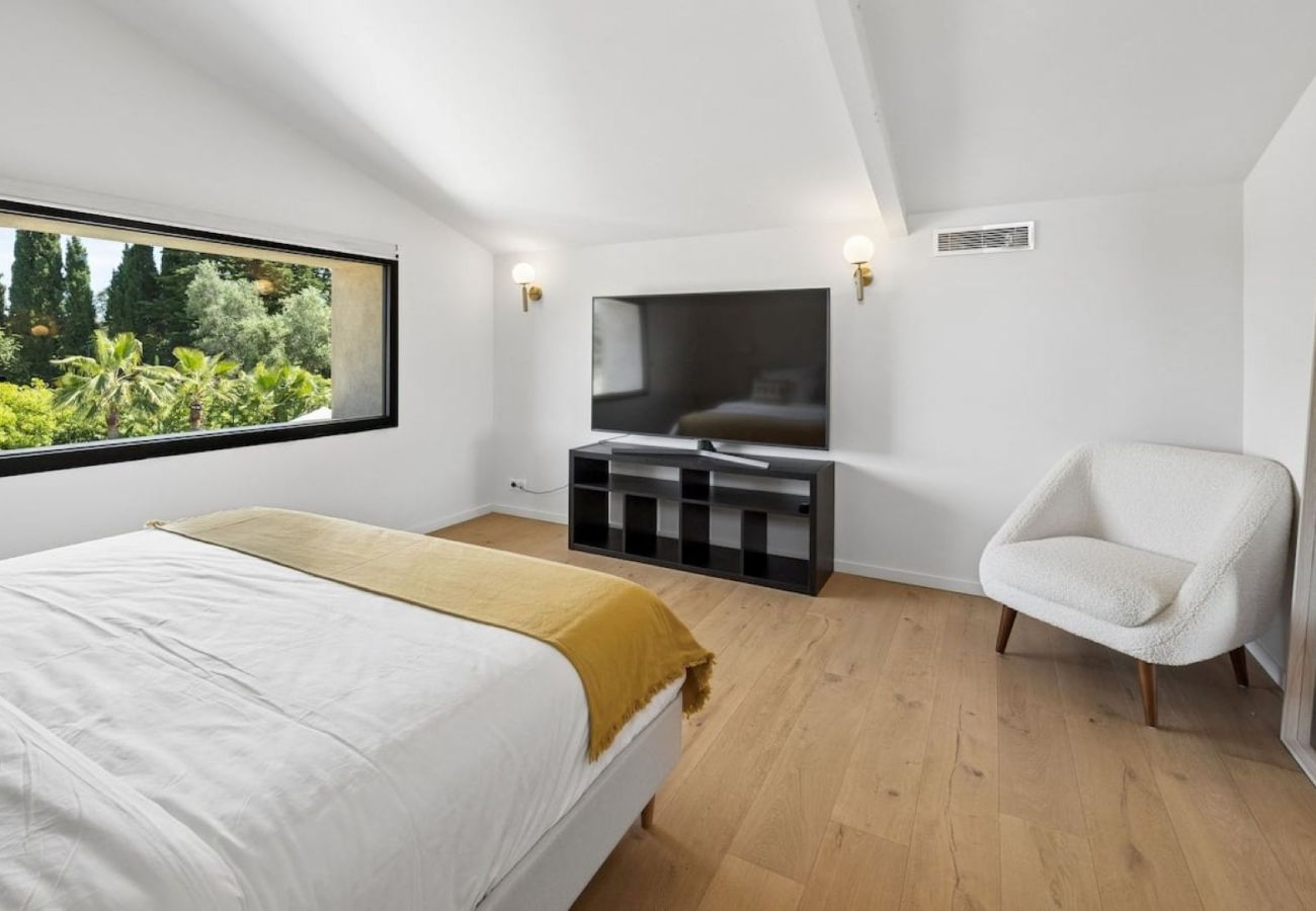 Villa in Mougins - Villa Cova Mougins French Riviera 5-BD