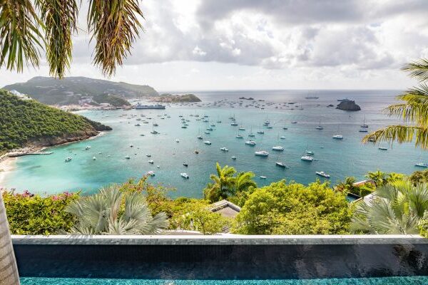 Villa Utopic à louer à Saint-Barthélemy, piscine à débordement chauffée et terrasse avec vue exceptionnelle sur l’océan