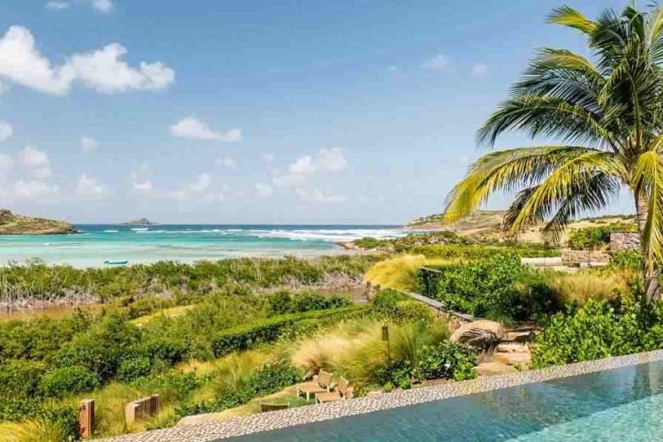 Luxury villa for rent with infinity pool and breathtaking views of St Barths
